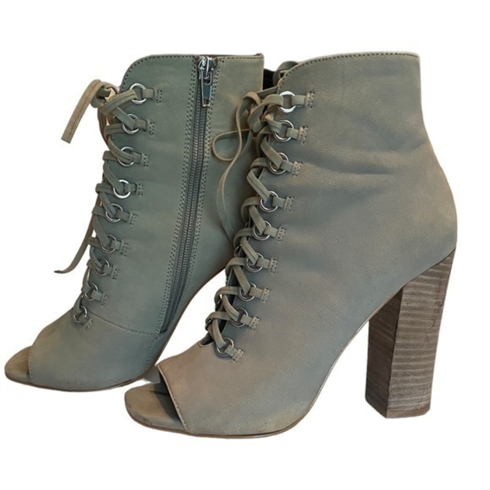 Steve Madden gray chunky heeled peep toe lace up booties. Size 7.5